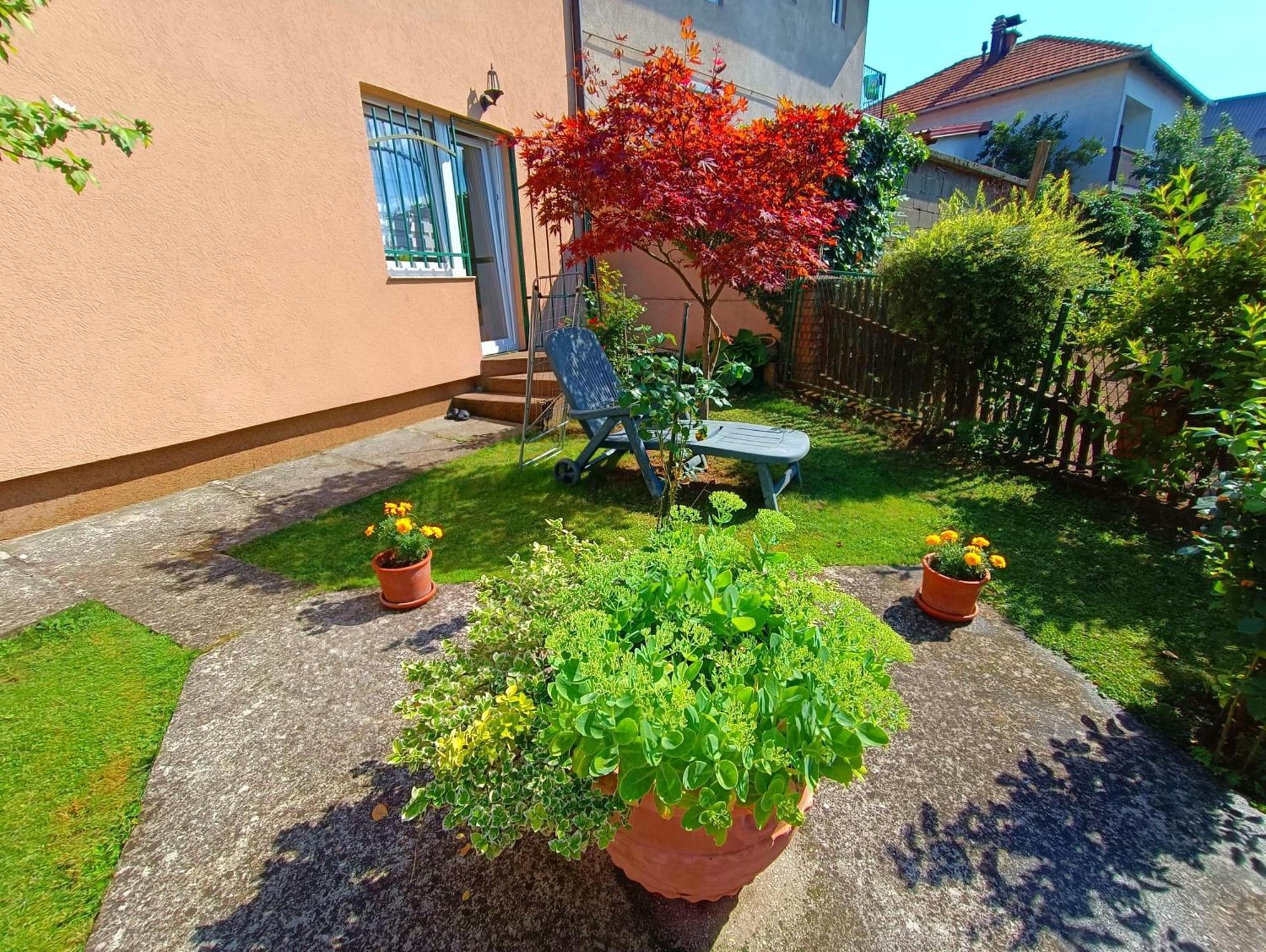 Garden Free Parking *