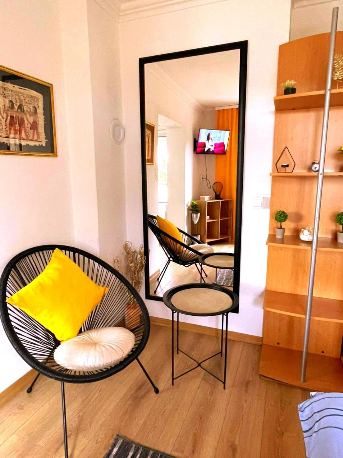 Garden Free Parking Apartment *